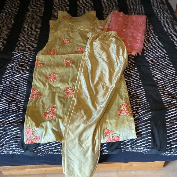 Saree - Picture 5 of 7